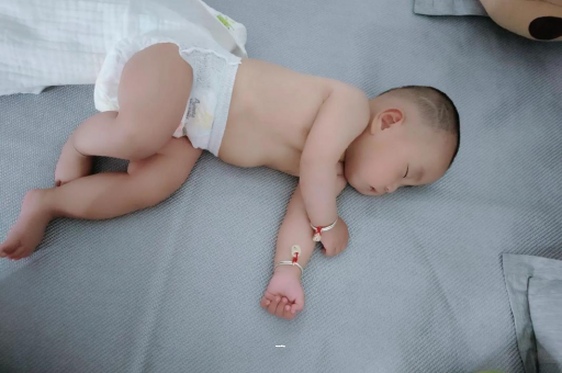 岳阳怀孕肚子撑的难受